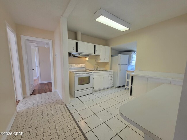 Photo - 909 E 7th St