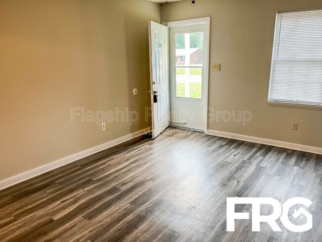 Photo - 204 Connie Cir