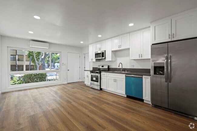 Building Photo - Romaine Heart by Wiseman Rental