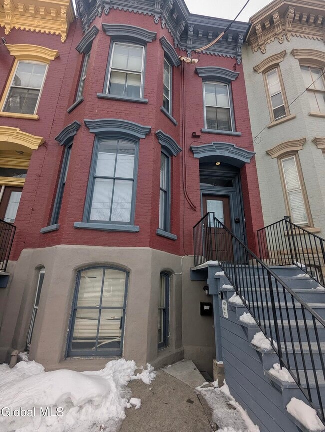 Building Photo - 370 Clinton Ave Unit 3 Rental