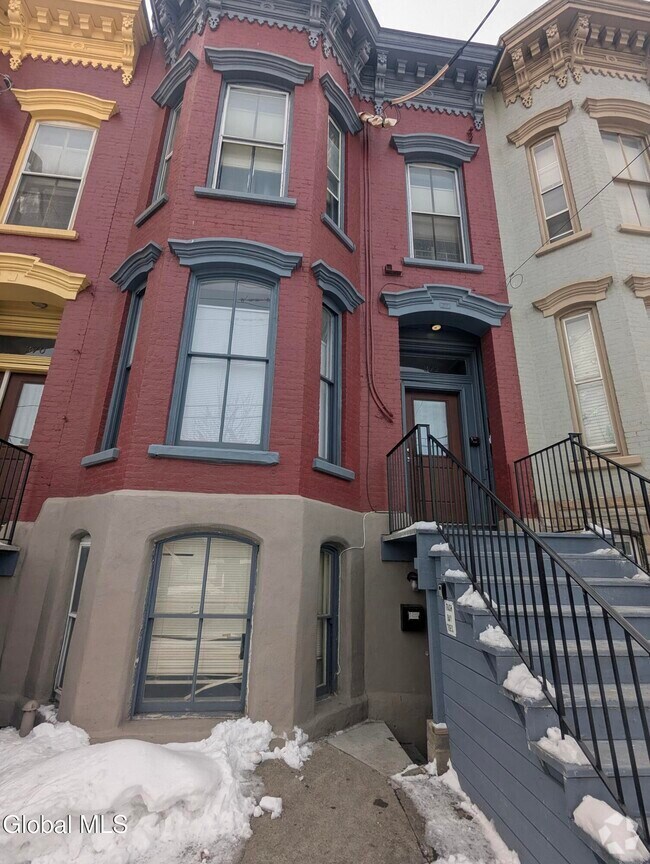 Building Photo - 370 Clinton Ave Unit 3 Rental