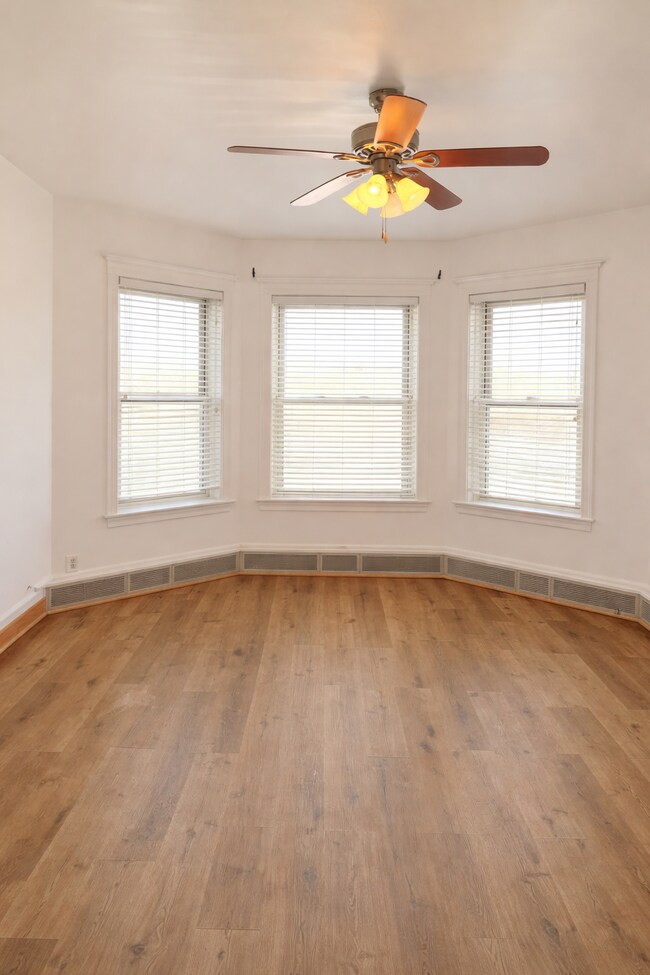 Photo - 1539 W 71st St Unidad 2