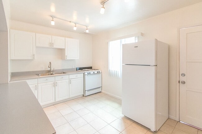 Photo - Charming 2 Bed /1 Bath Pacific Beach Duplex Near the Ocean & Bay! Unidad 4430