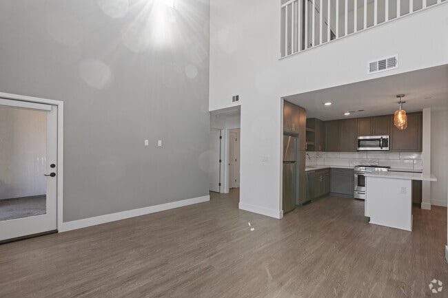 1BR, 1BA - 943SF