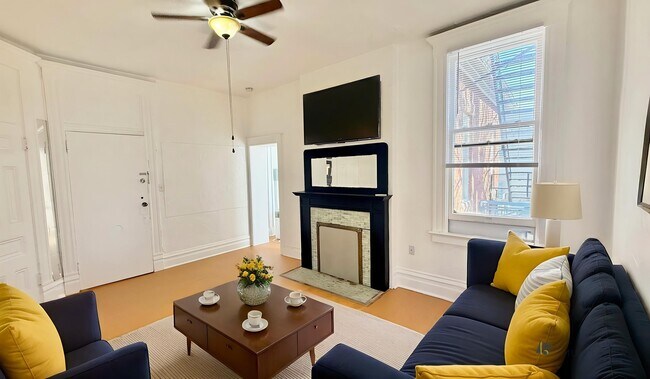 692f70984e7232.31943924256 - Living Room - Mid-Century Modern - 6 - 1458 N Gaylord St