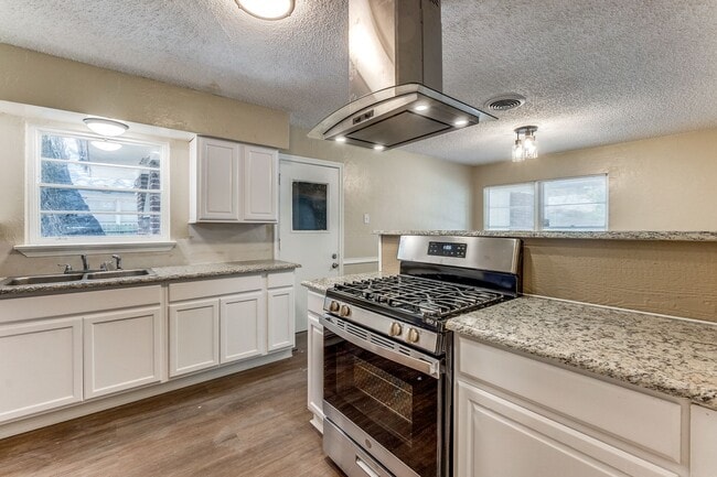 Photo - Spacious 3/2 with fenced yard, laundry room, and 2 car garage