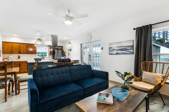 Photo - 113 W Sunny Isle Dr