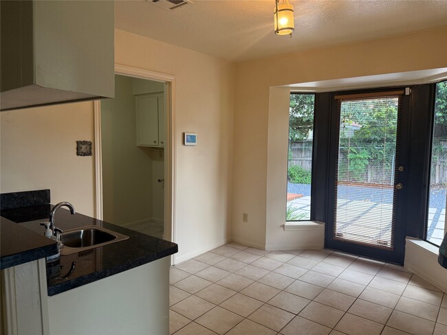 Photo - 3232 Parkwood Dr