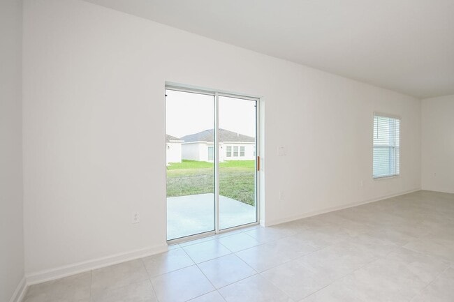 Photo - 949 Harold Pass