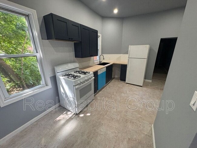 44 Alexander St Unit 1