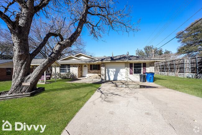 Building Photo - 802 Loy Ln Rental