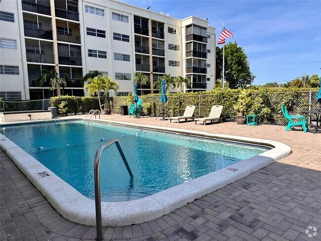 Building Photo - 220 SW 9th Ave Unit 210 Rental