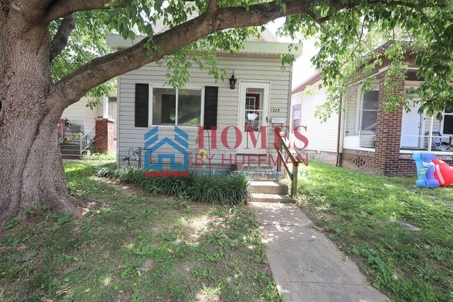 Building Photo - Three Bedroom House