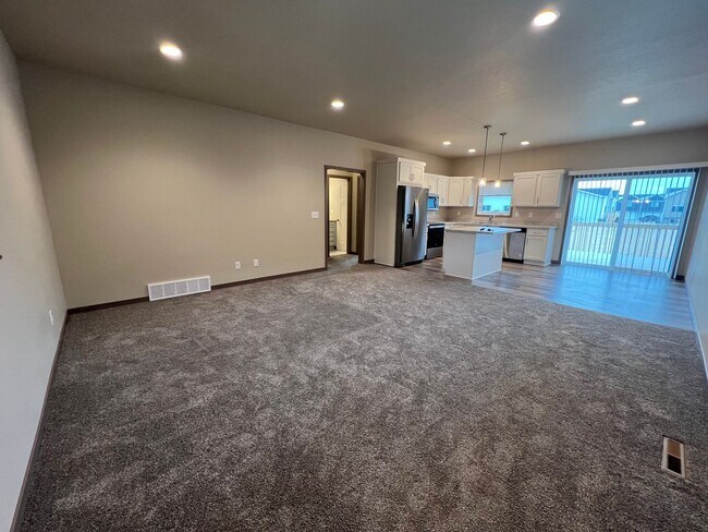 Photo - 756 Prairie Ave