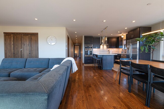 Photo - 4 bed / 4.5 bath flat in South Plaza overlooking UMKC and Brookside Blvd Unit GrandA5017 - 3