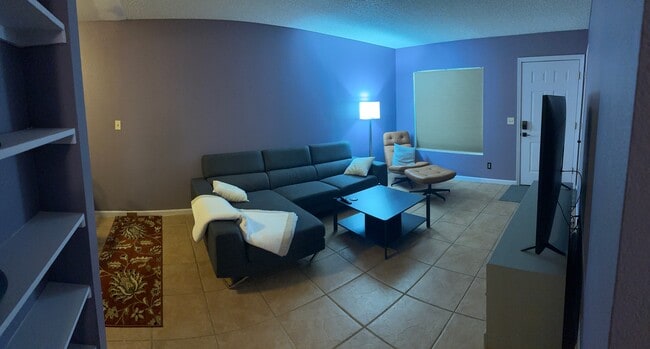 Photo - 1308 W 3rd St Unidad 1