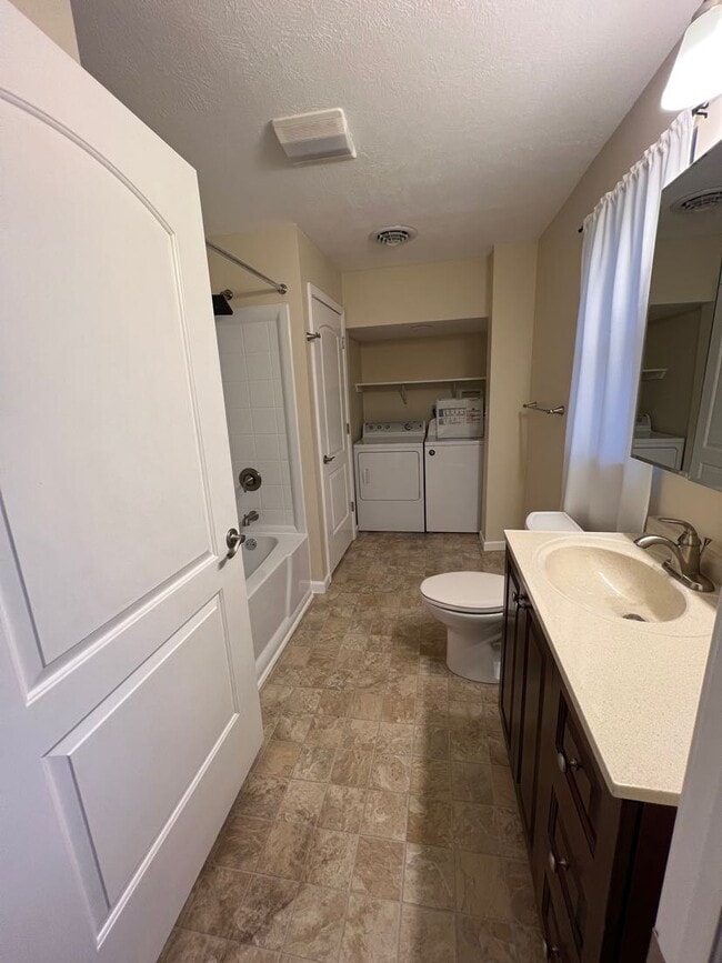 Photo - 189 E 2nd St Unidad 201