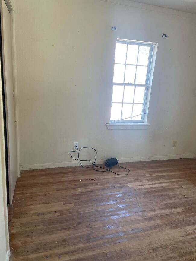 Photo - Lease to Purchase! Make Ready Home!