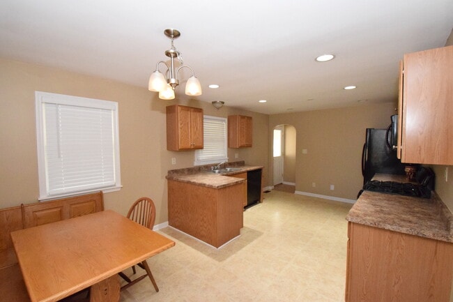 Photo - 477 W Spring St