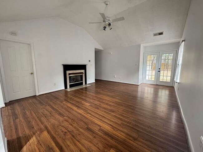 Photo - 597 Bloomover St