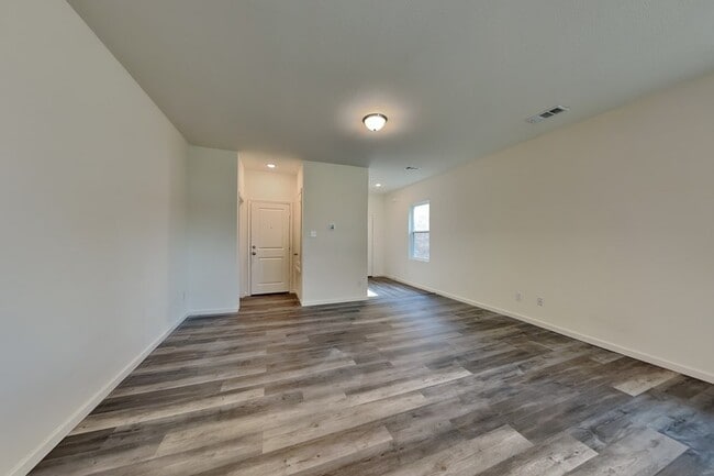 Photo - 617 Colgate Cir