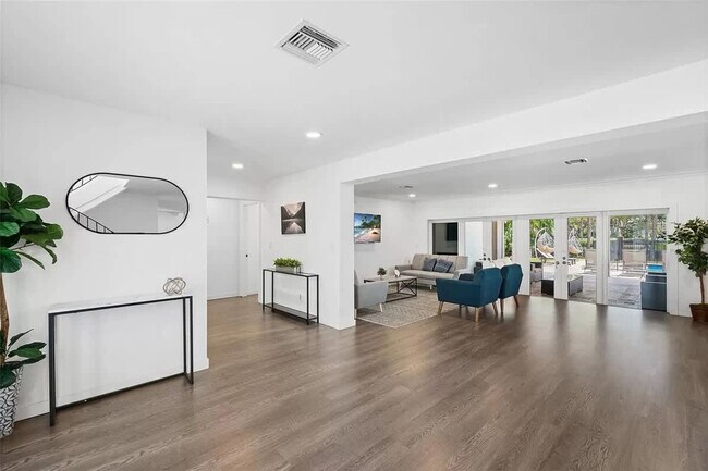 Photo - 413 Holiday Dr Unit ID1372338P