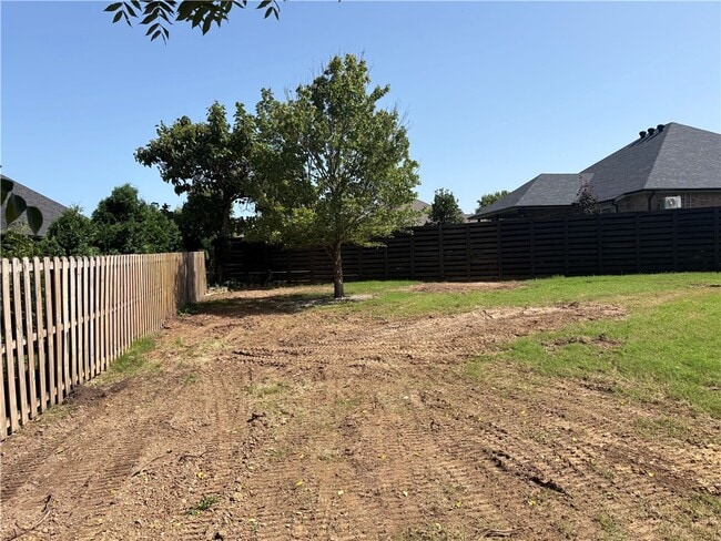 Photo - 2003 NE Oak Trail Rd