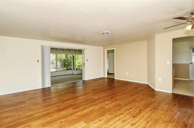Photo - 3137 Lockwood Terrace
