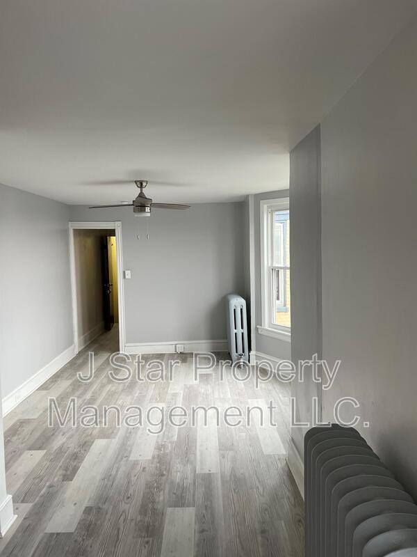 Photo - 1566 N 10th St