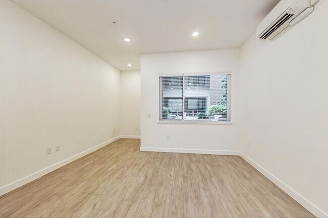 Photo - 411 29th St Unit 107