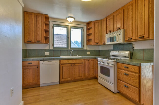 Photo - 5927 W Wisconsin Ave Unit Upper