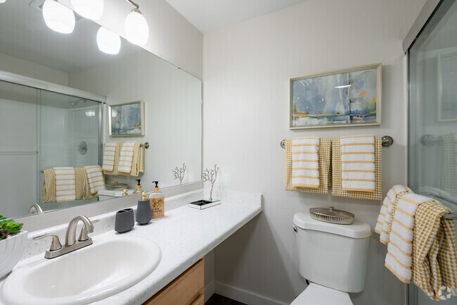 2BD, 2BA - 908-912SF