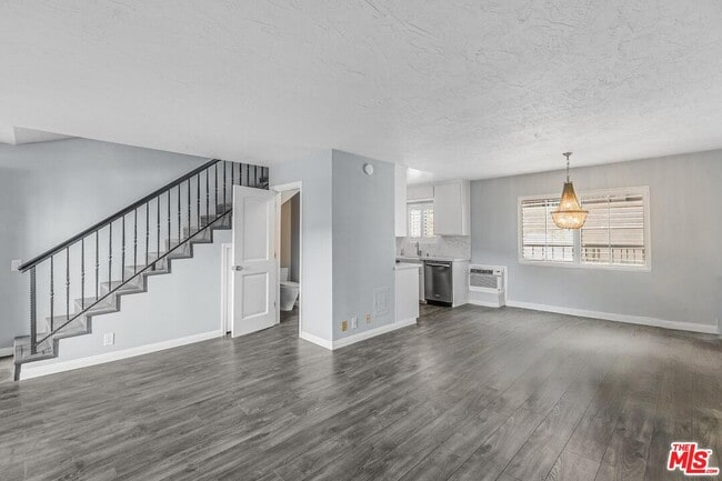 Building Photo - 12119 Rochester Ave