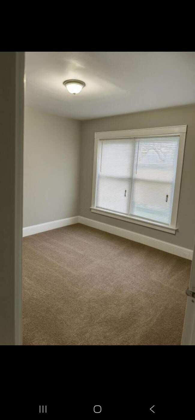 Photo - 785 Gilbert St