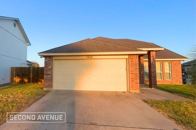 Building Photo - 1968 Westwood Dr