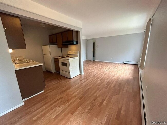 16480 E 9 Mile Rd Unit 102