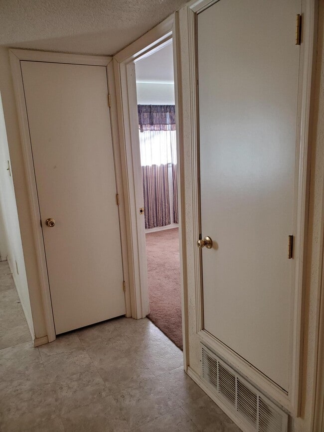 Photo - 1428 Saunders Rd SW