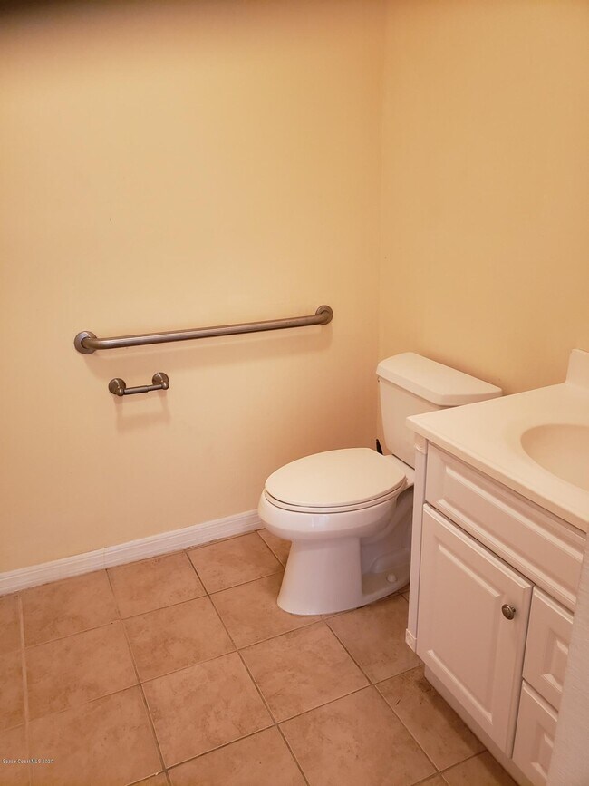 1011 S Hopkins Ave Unit B