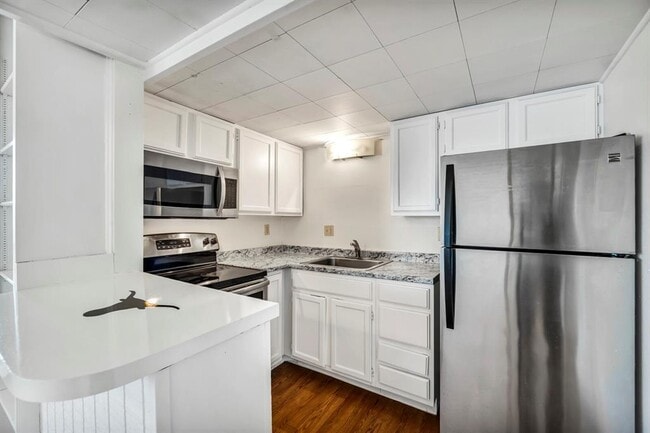 Photo - 1000 W 26th St Unit 220