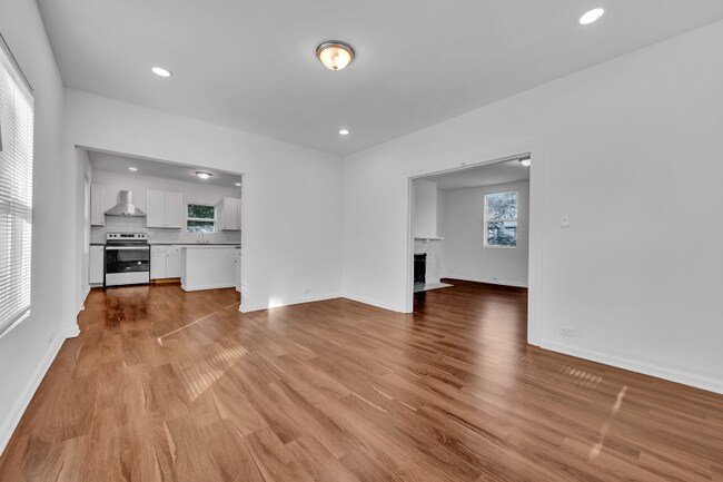 Photo - 2348 Court R