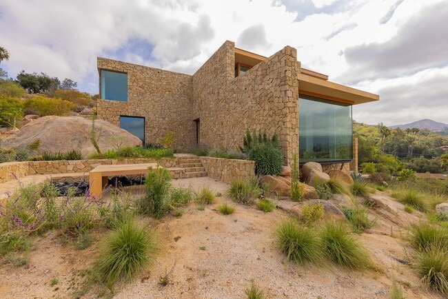 Building Photo - Masterpiece on a hill
