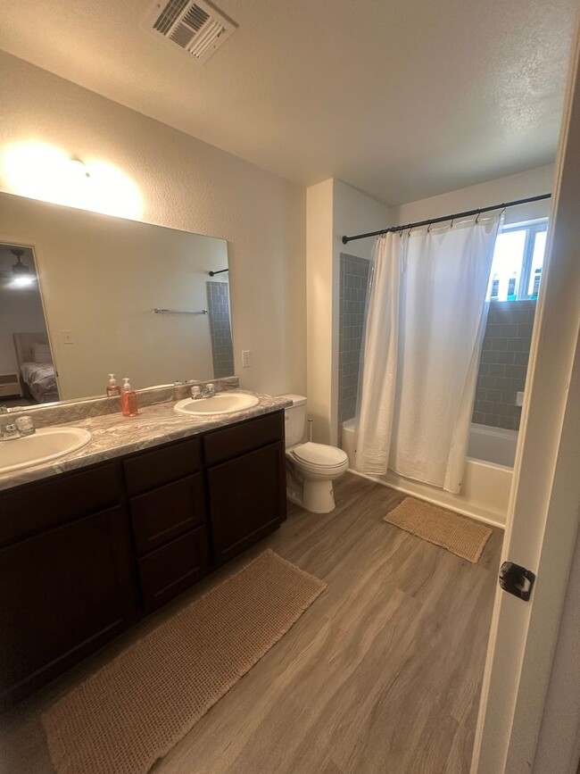 7338 E 44th Pl