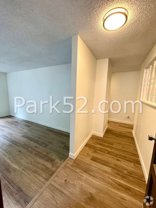 Building Photo - $500 Off First Full Month! -3 Bedroom Ramb... Rental