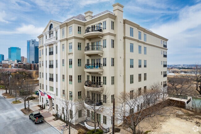 Photo - Villa de Leon Apartments