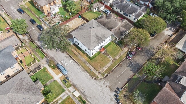 Building Photo - 3901 Dallas St Unit B