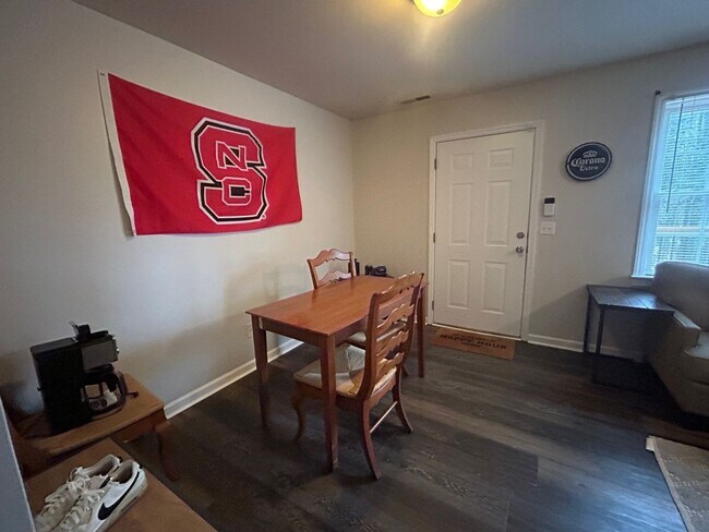 Photo - CARLTON1223-1227 Unit 1227