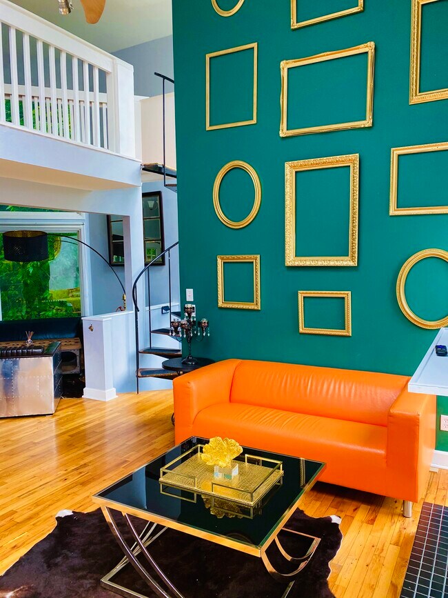 Living room - 2311 Maryland Ave Unit C