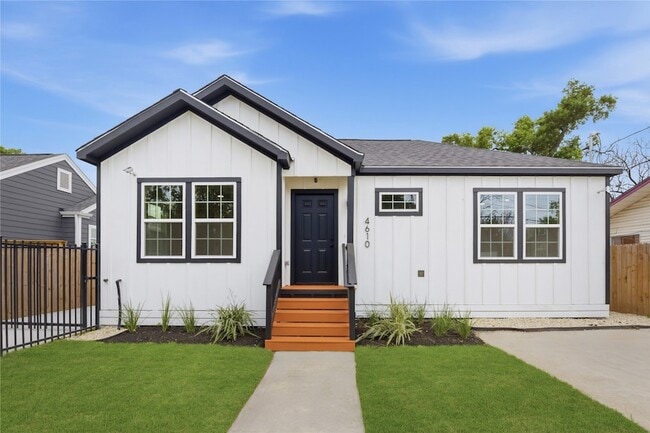 Building Photo - 4610 Providence St Unit A