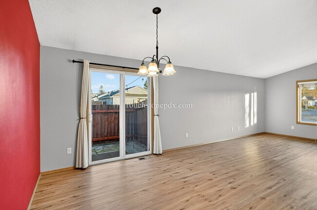 Photo - 471 NW 24th St