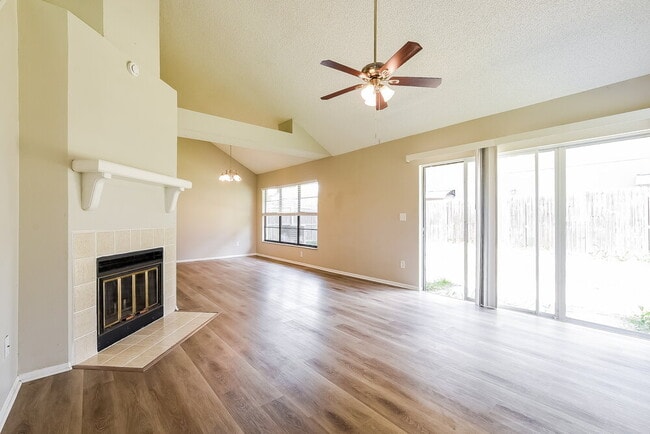Photo - 472 Amethyst Way
